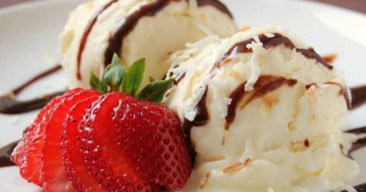 Кокосовый десерт. Десерт из мороженого «Тартюфо». Тосты с десертом. Molly Moon's homemade Ice Cream.